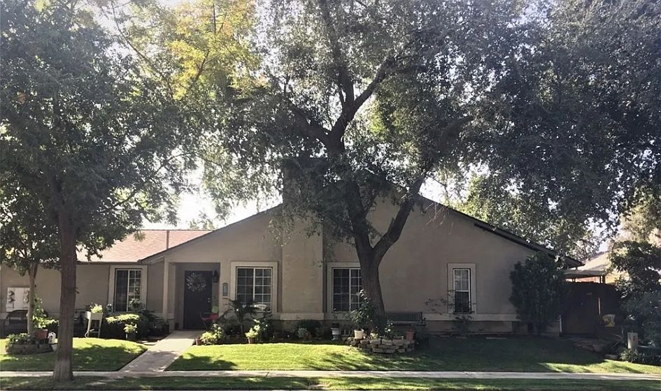 1st image of 748 Spruce Ave