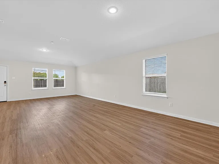 102 Goel St — Photo 2