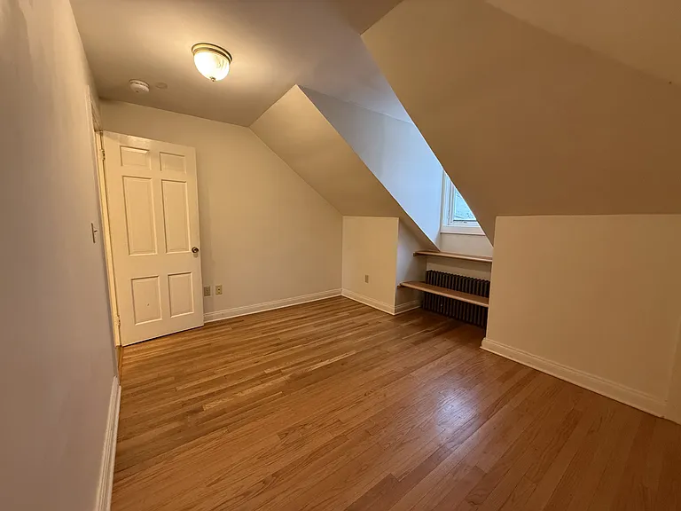 85 E Spring St #E — Photo 3