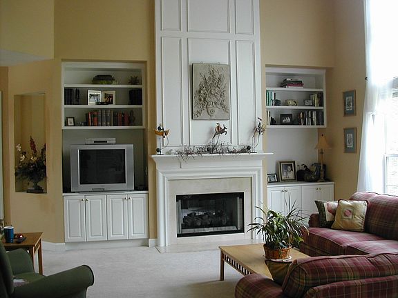 2-story Family Rm w/floor-to-ceiling windows overlook nature preserve