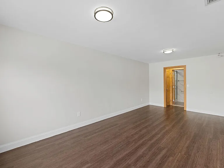 227 Franklin Ave #2 — Photo 15