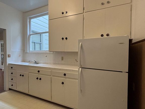 4th image of 16 Cole St #1611