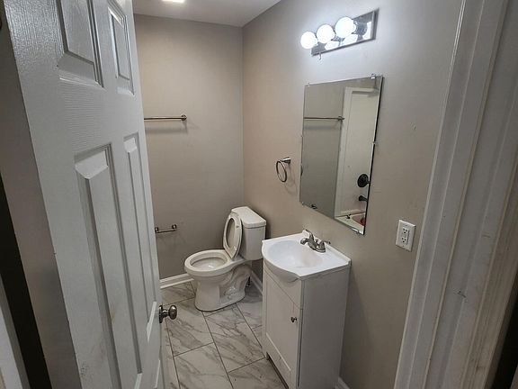 4th image of 2142 Duncan St