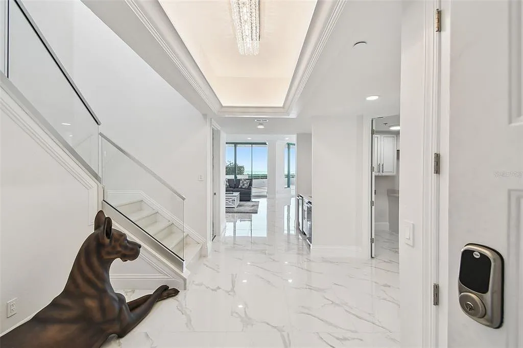 4 bed, 4.5 bath, 4336 sqft, $17,500 — Photo 3