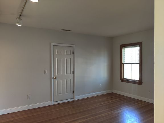 5th image of 28 Hoyt St