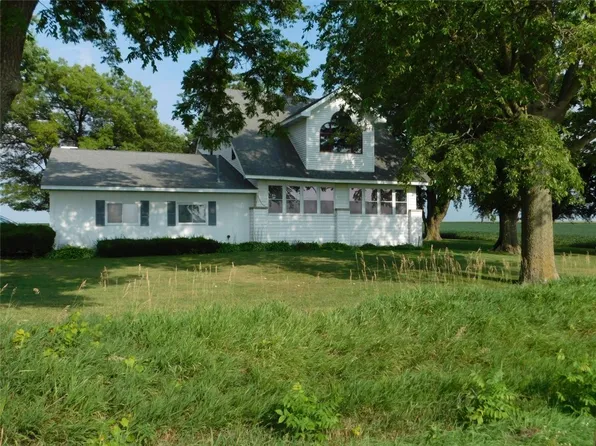 554 Ocean Ave, Clarence, IA 52216