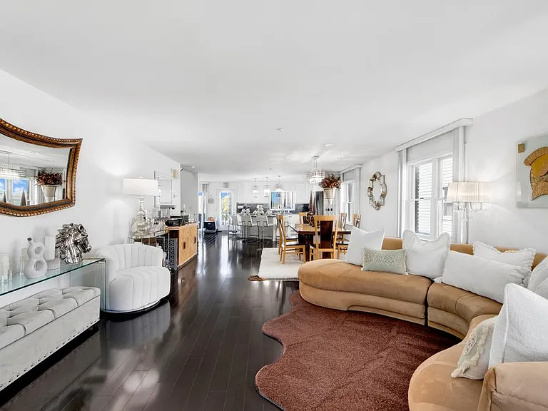 27 Woodside Ave #A — Photo 2