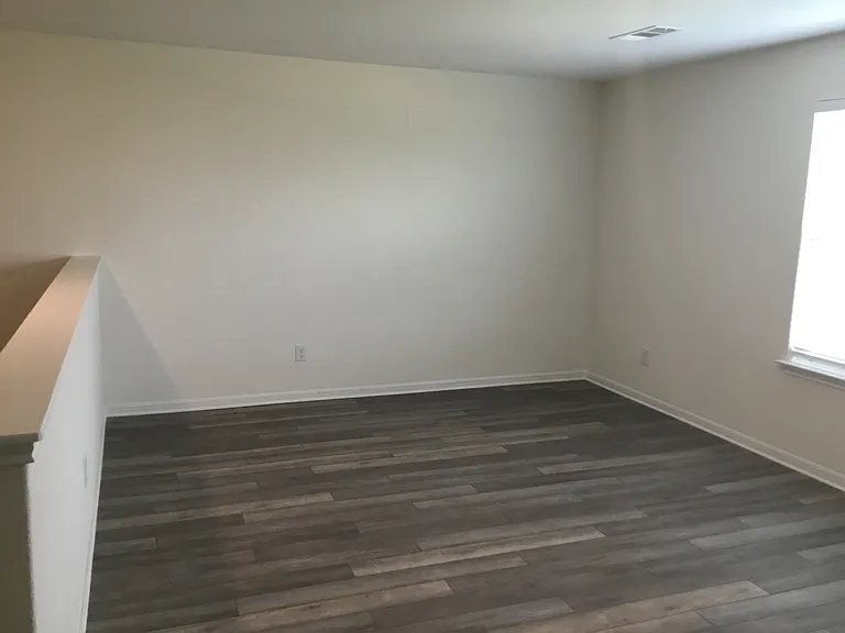 1330 Treeta Trl — Photo 6