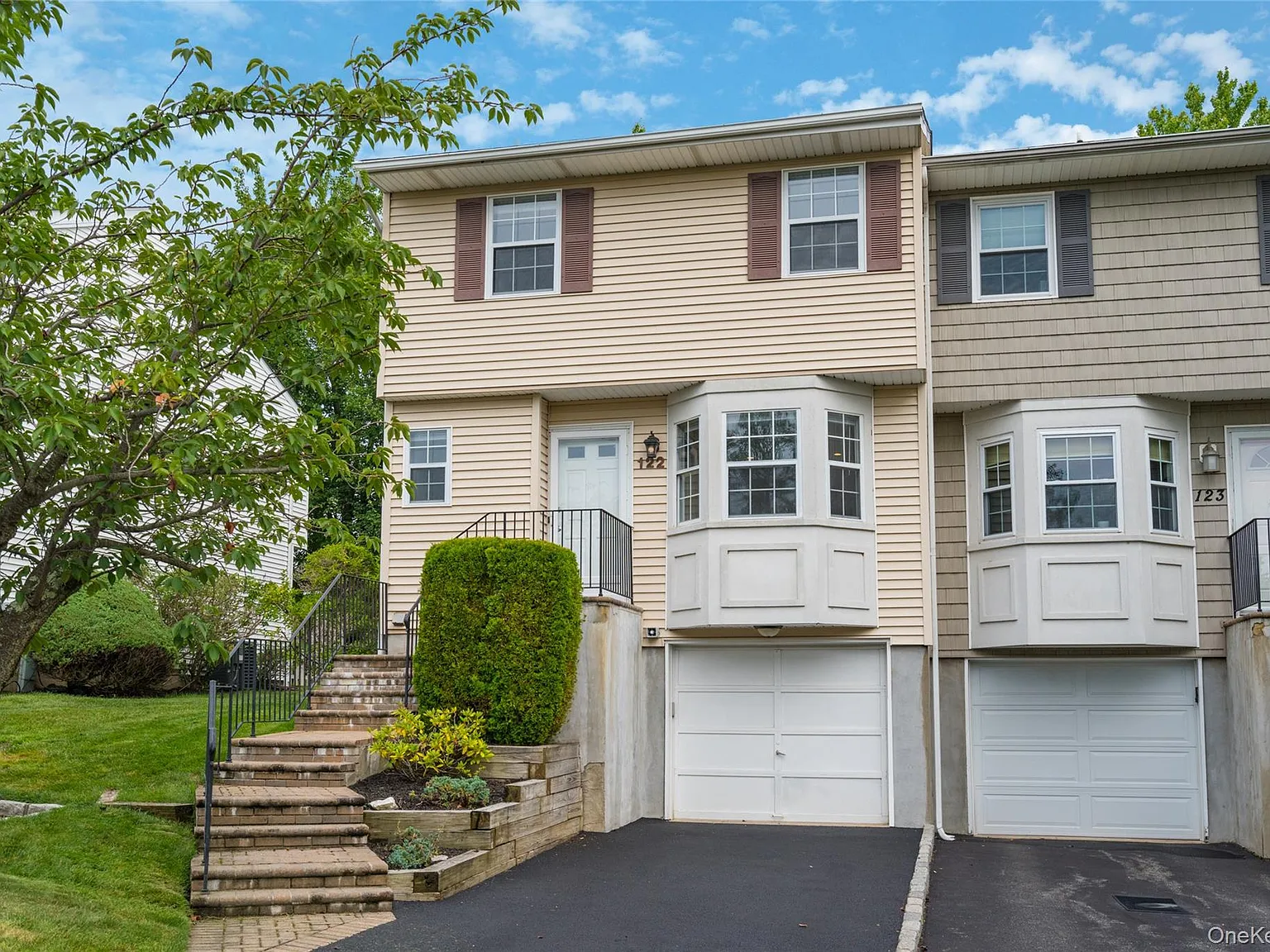3 bed, 2.5 bath, 1619 sqft, $6,200 — Photo 2