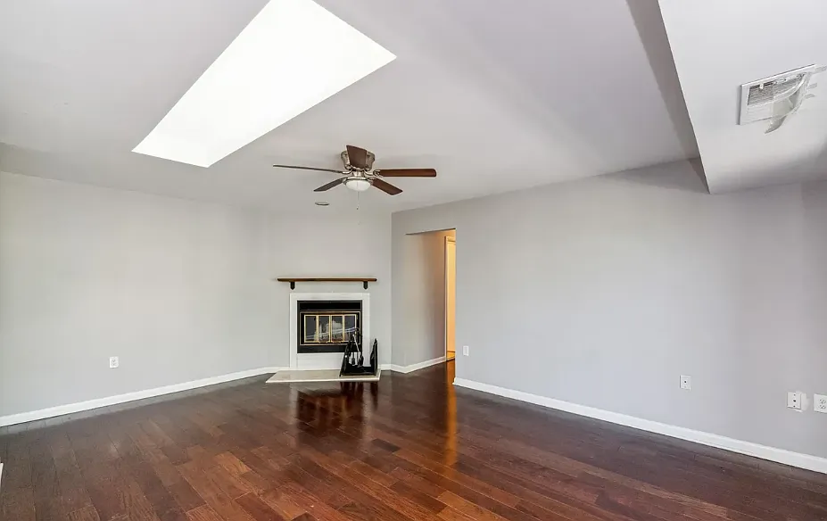 2 bed, 1002 sqft, $2,375 — Photo 3