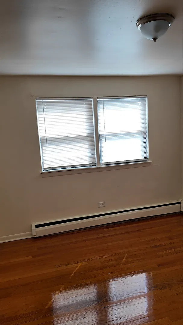 8201-8213 S Maryland Ave — Photo 1