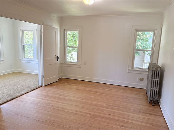 4th image of 701 N Chestnut Ave