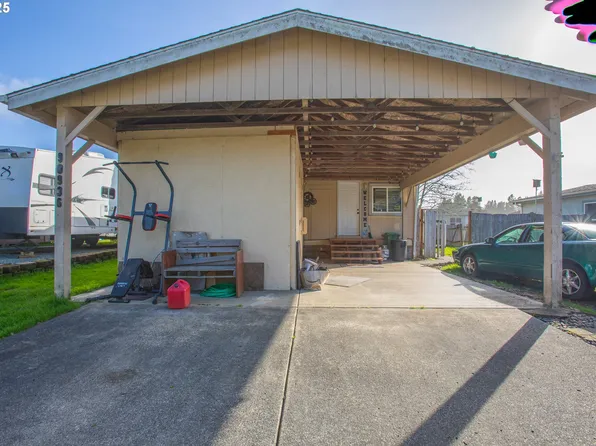 90936 Windy Ln, Coos Bay, OR 97420