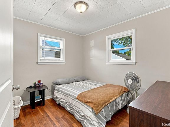 5th image of 24495 Stewart Ave