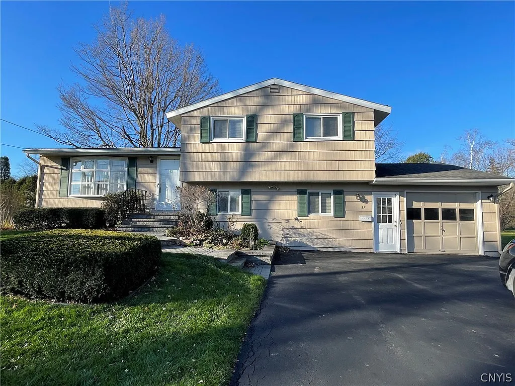 3 bed, 1.5 bath, 1476 sqft, $2,400 — Photo 1