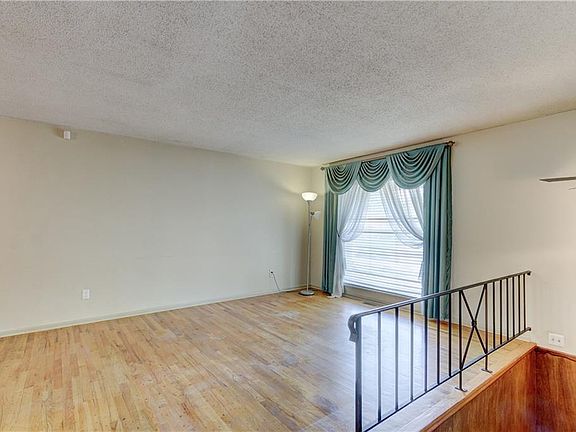 3rd image of 401 Vickie Dr