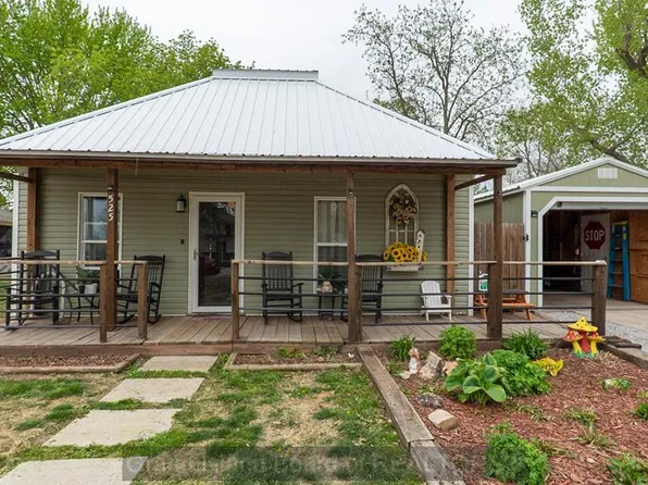 525 Stockton St, Bradshaw, NE 68319