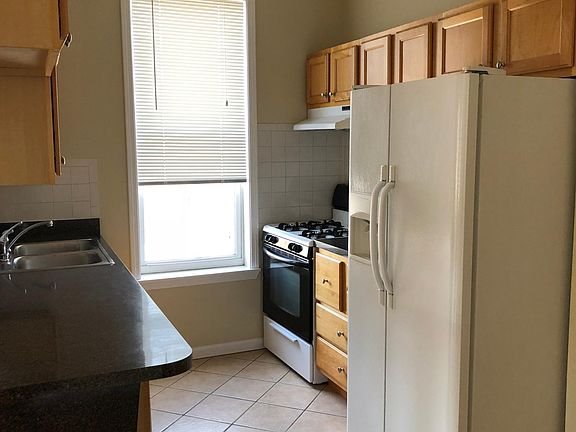 3rd image of 2101 W Chicago Ave #3F