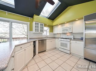 1430 Oak Hill Ct, Downers Grove, IL 60515