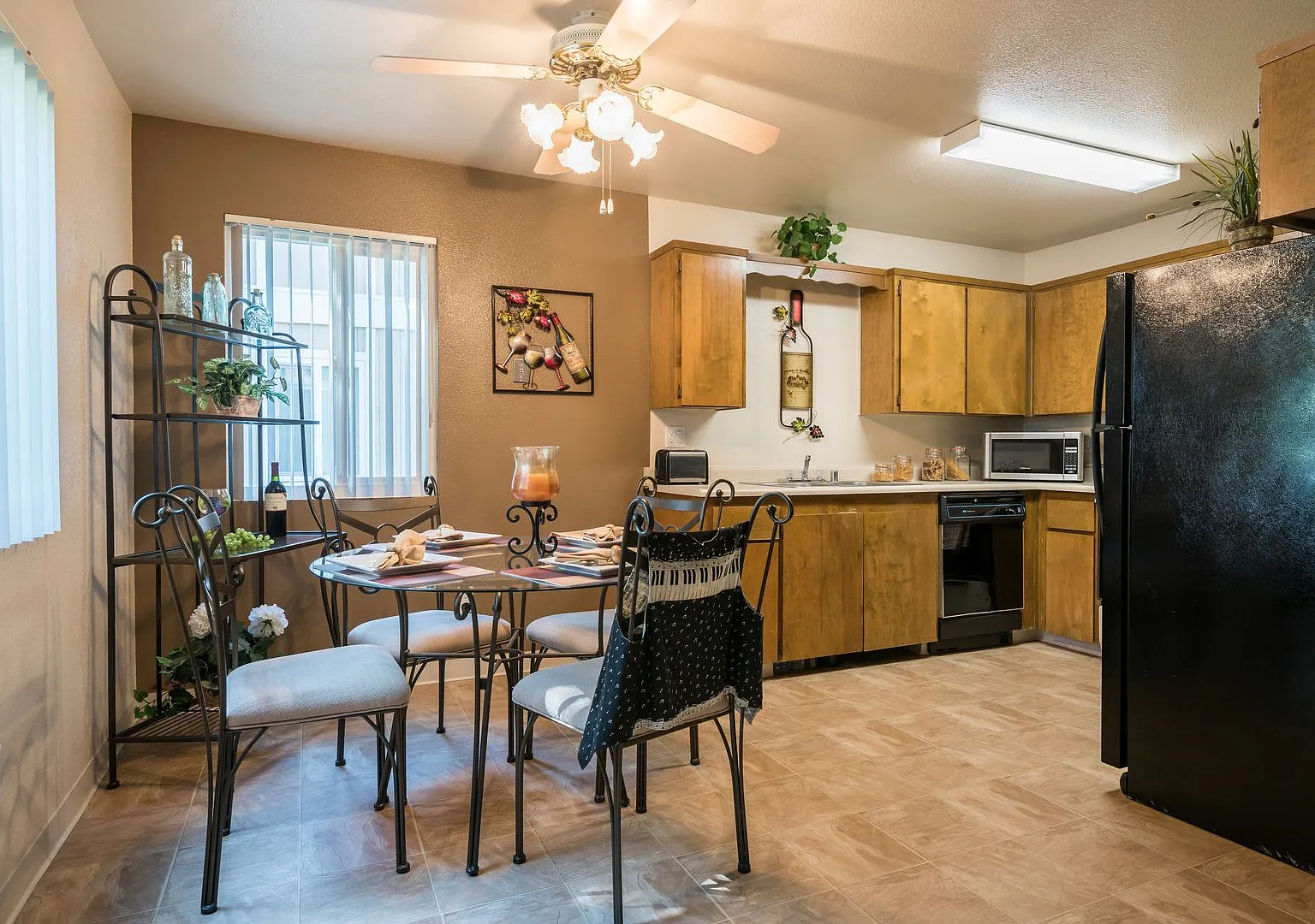 Park Knolls Apartments — Photo 4