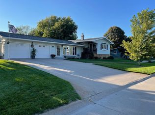 310 Fairview Dr, Aurora, NE 68818