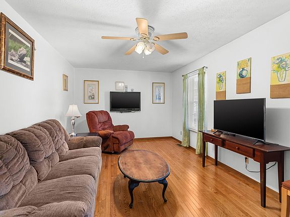 5th image of 4146 Leslie Dr