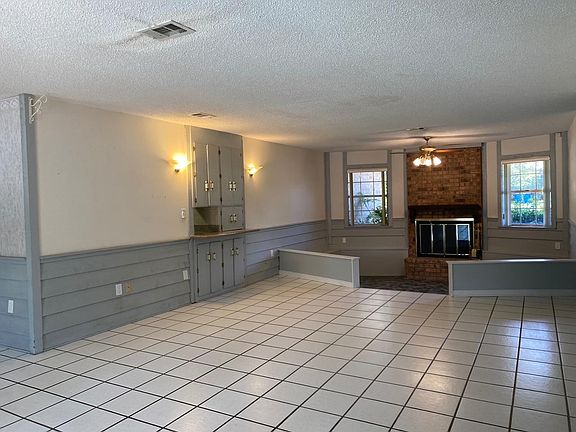 4th image of 212 Dolphin St