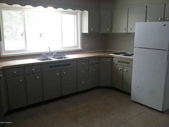 2nd image of 156 W Ferney St