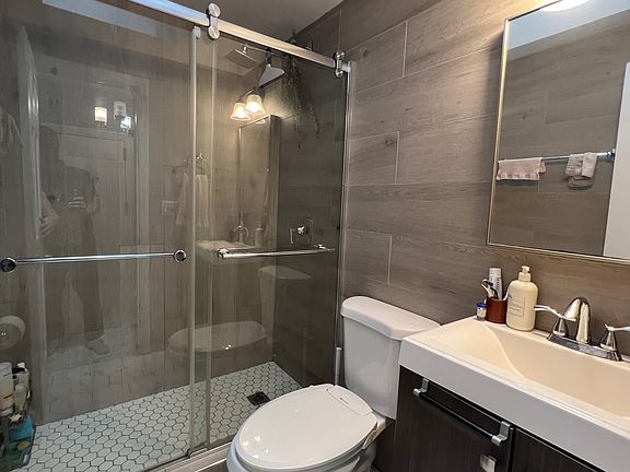 3rd image of 143 Montague St APT 5R