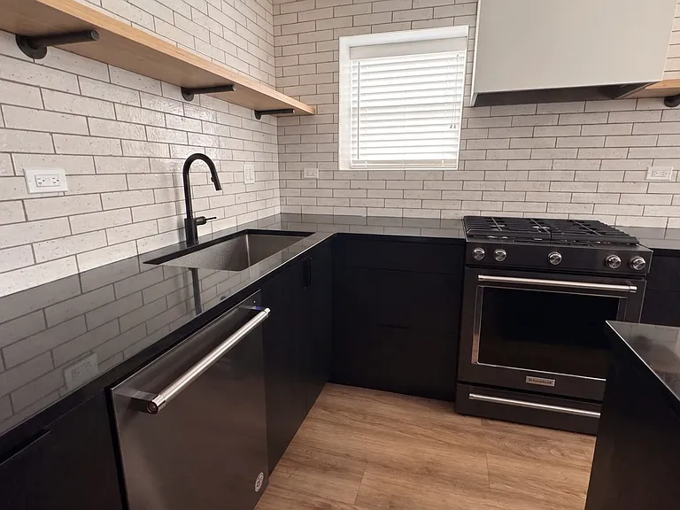 834 W Waveland Ave #G — Photo 4
