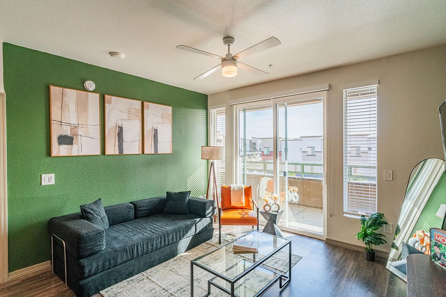 2 bed, 2.0 bath, 1044 sqft, $3,023 — Photo 3