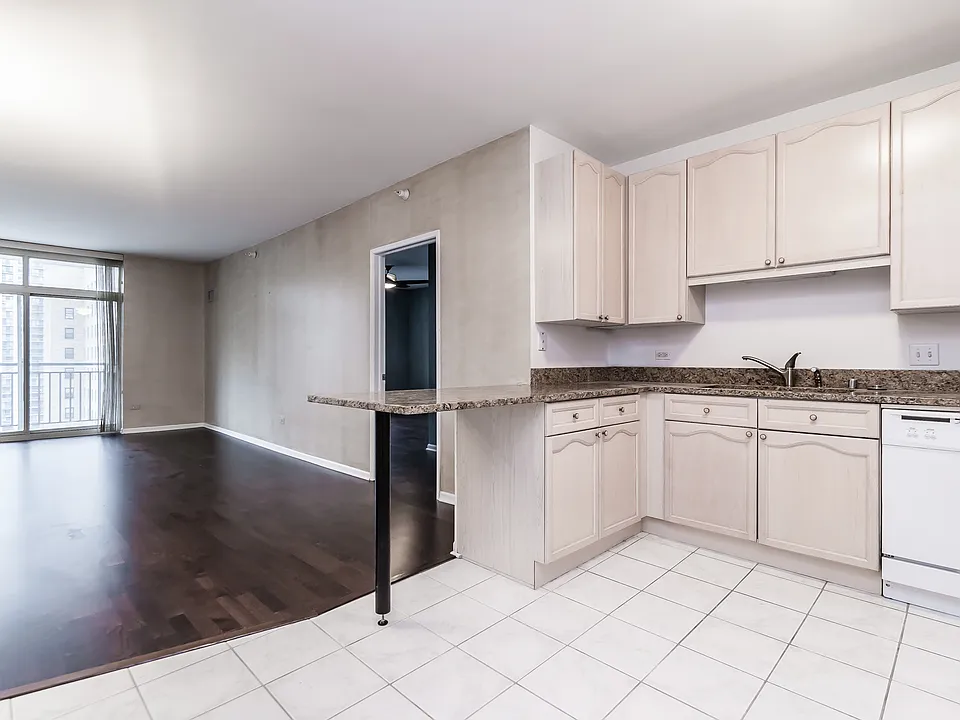 21 W Chestnut St #1602