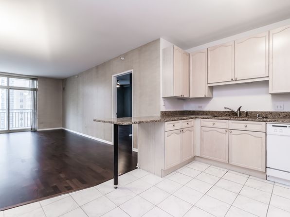 21 W Chestnut St APT 1602