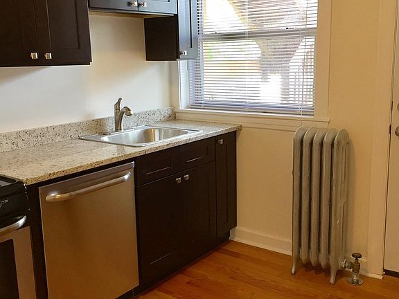 3rd image of 4055 N Sacramento Ave #2