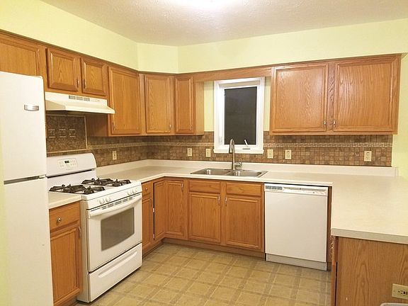 2nd image of 203 Scarlet Oak Dr