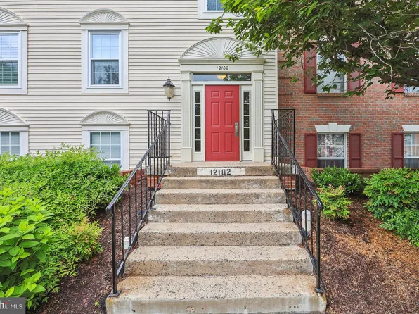 12102 Greenwood Ct APT 101, Fairfax, VA 22033