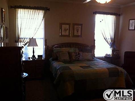5th image of 717 Amherst Dr