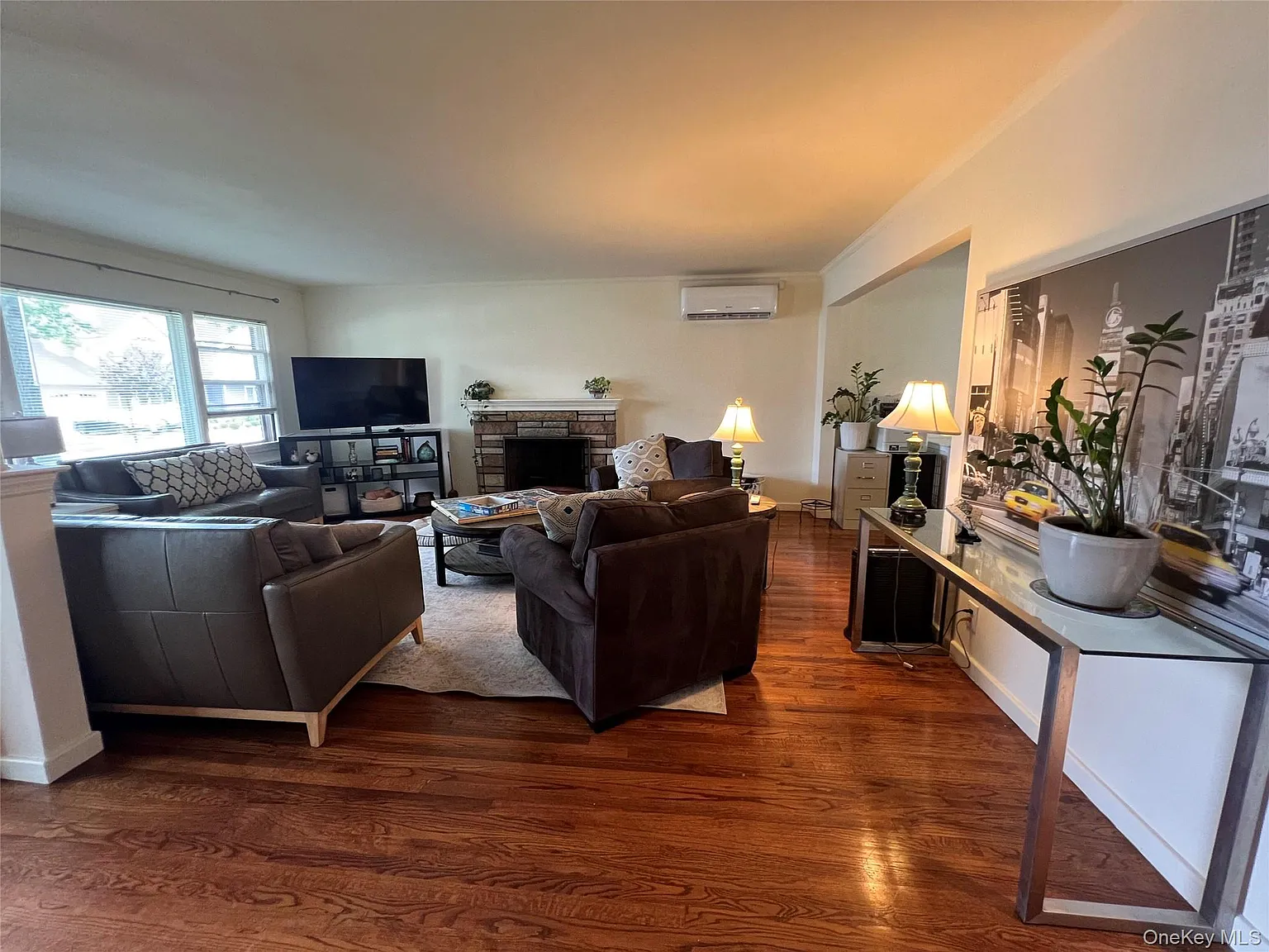 3 bed, 2.5 bath, 1819 sqft, $6,300 — Photo 2