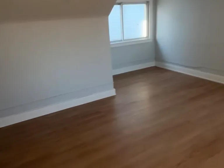 2505 Inglis St — Photo 10