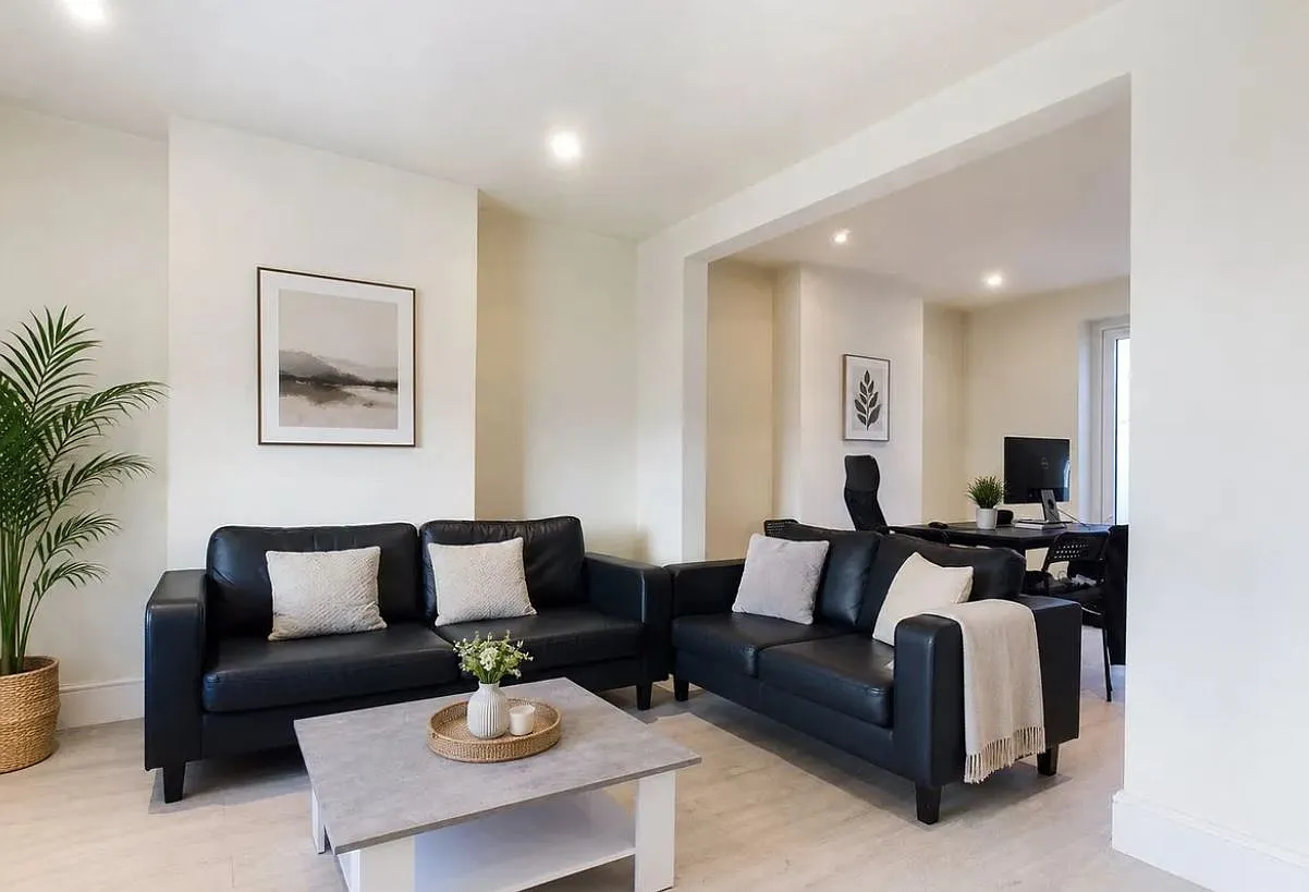 2 bed, $1,300 — Photo 4