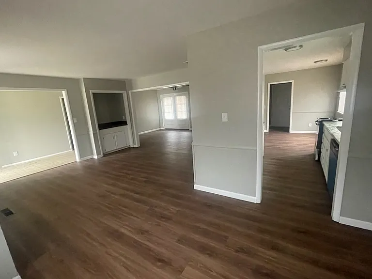 8220 E 33rd St — Photo 5