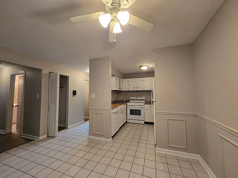 Creekwood Apartments - Farmington — Photo 13