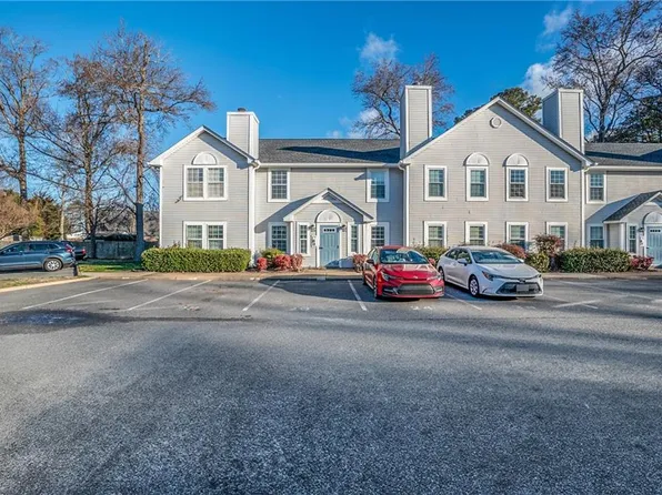 4822 Station House Ln, Virginia Beach, VA 23455