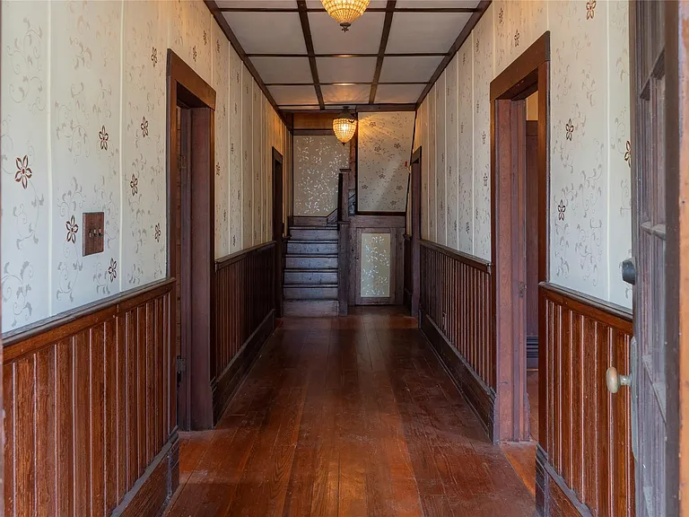115 N Lockhart St — Photo 8