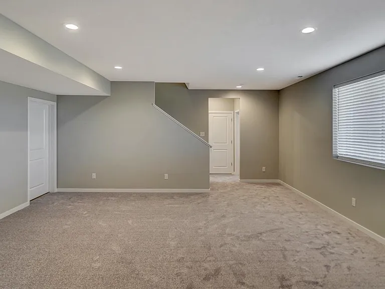 9049 S 42nd St — Photo 42