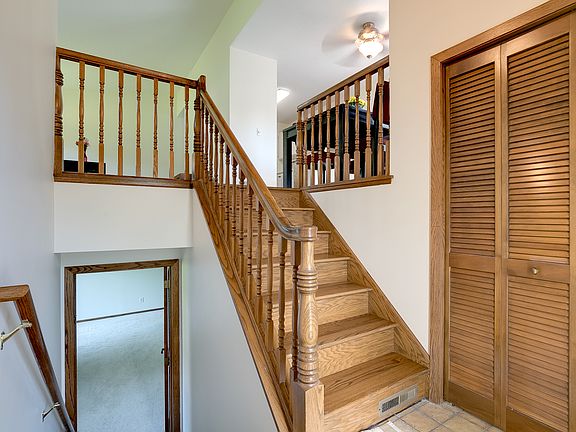 3rd image of 9646 Hampshire Ln