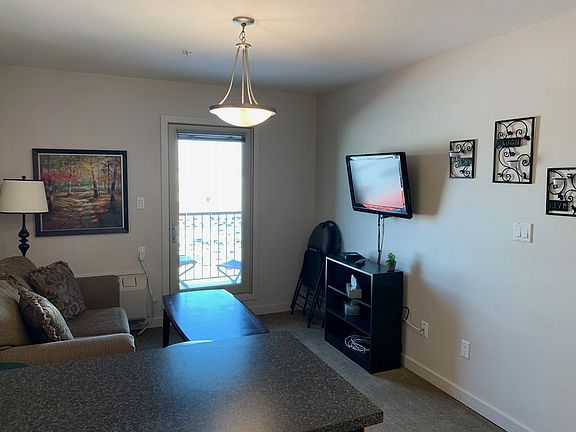 5th image of 8528 Manning Ave #609