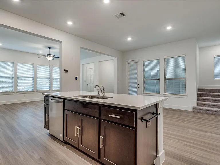 5411 Grand Ave — Photo 9