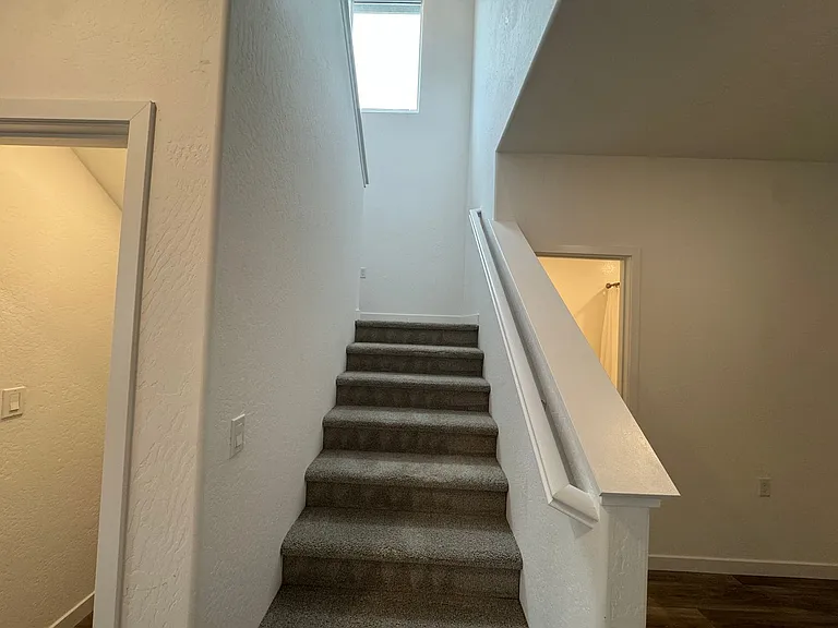 997 W Pioneer Dr — Photo 17