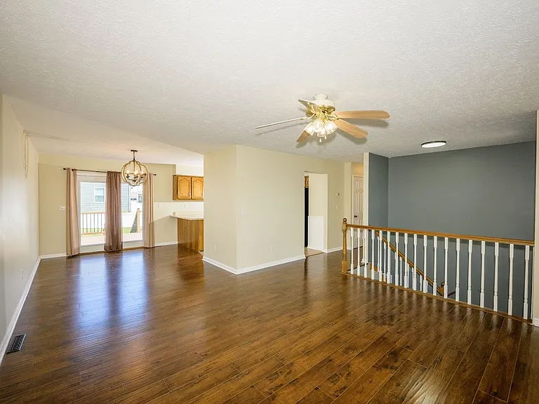 413 Ridgecrest Rd — Photo 3
